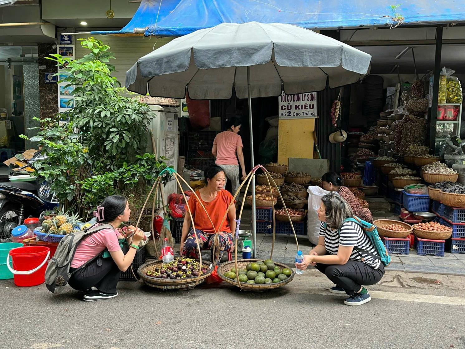 Researchers from NatCen and the Social Life Institute talk to people who primarily work outdoors in urban Vietnam.