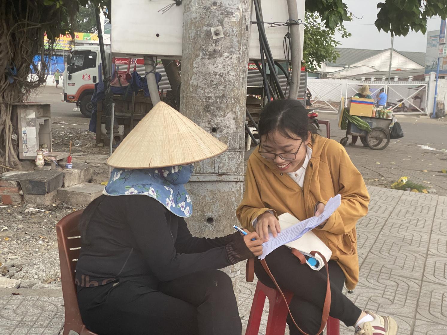 Researchers from NatCen and the Social Life Institute talk to people who primarily work outdoors in urban Vietnam.